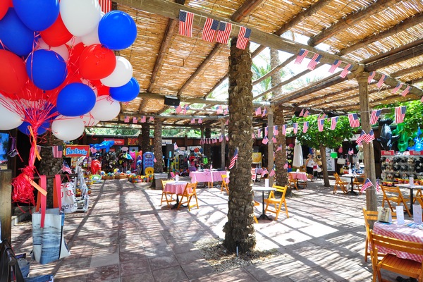 Shopping Piazza at Edde Sands